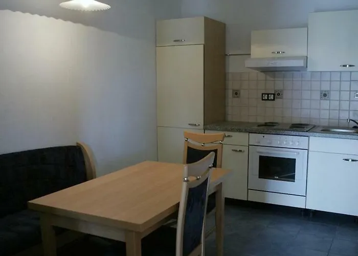 Mali Raj アパート Dolenci